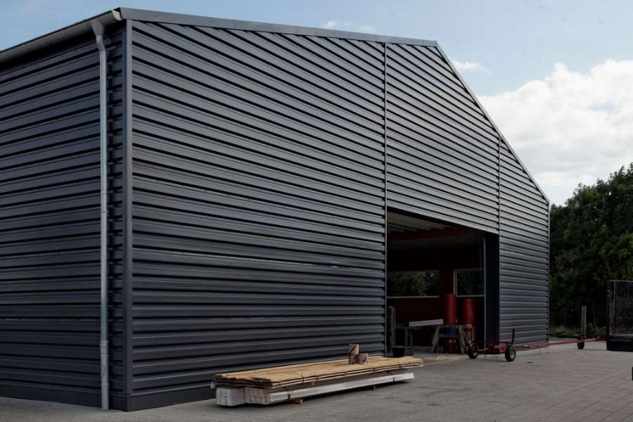 Kreative Fassadenlösung aus Stahl und Holz, Bahnhofstraße 15, 21698 Bargstedt